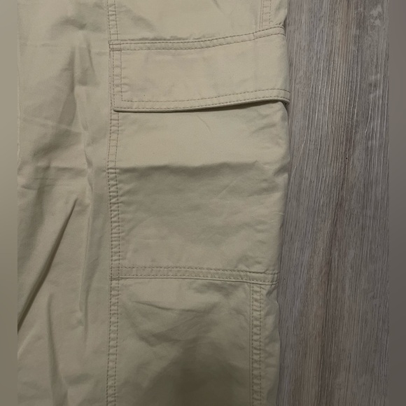 Abercrombie & Fitch Curve Love Relaxed Cargo Pants - Picture 2 of 4